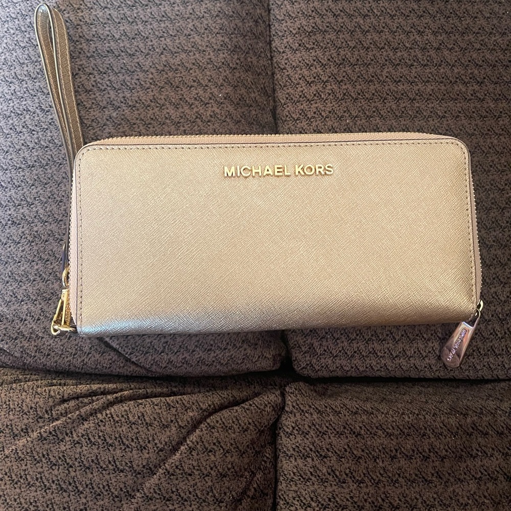 MICHEAL KORS WRISTLET